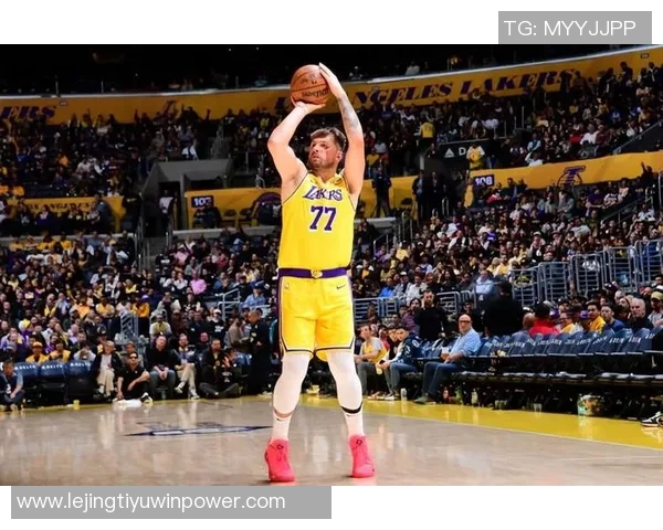 卢卡场均40分11篮板9助攻三分命中率仅30仍展现超强输出能力