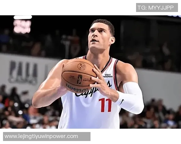 科林斯首发六场表现平平期待未能兑现命中率低迷引发关注