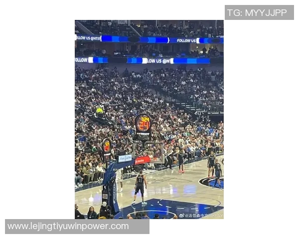 克莱半场表现出色三分球完美命中助力球队进攻火力全开